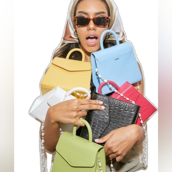 JOIN Me! Best in Bags Posh Party 8/6 @ 12 PDT 👛👜 - Picture 2 of 4